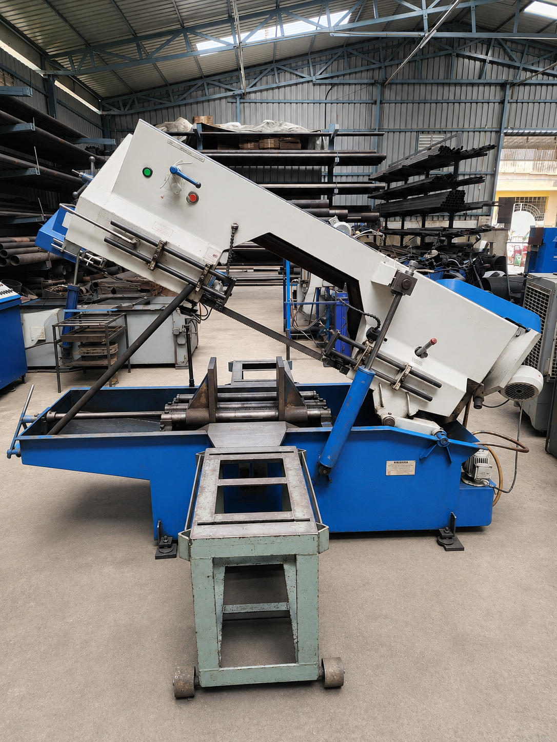 BANDSAW CUTTING MACHINE
